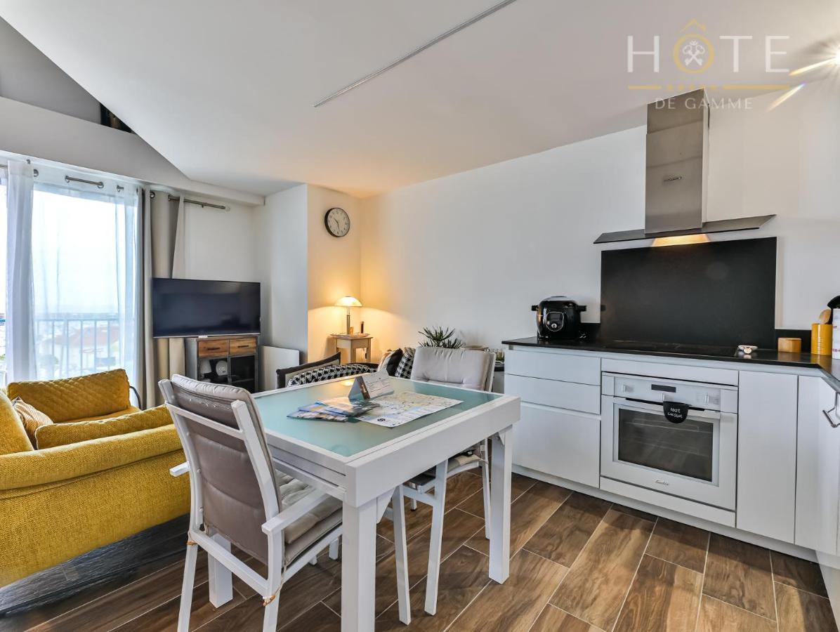 Duplex 4 Etoiles, Vue Et Port De Plaisance